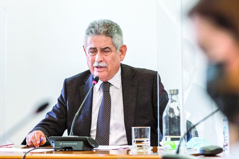 Luís Filipe Vieira a prestar depoimento na comissão de inquérito 