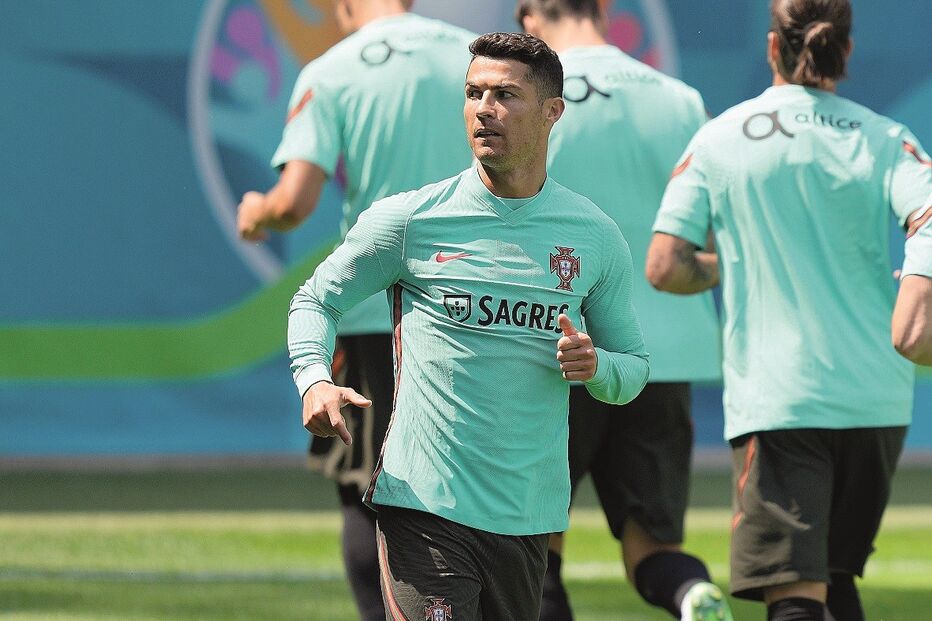 Cristiano Ronaldo superou várias vedetas do futebol europeu