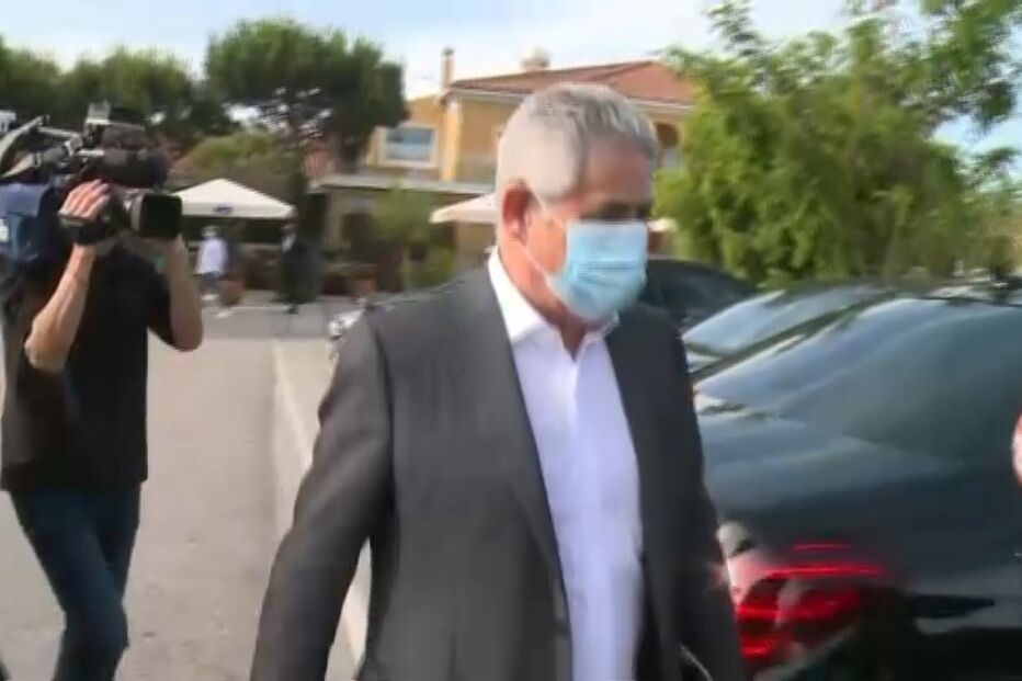 Vieira vende jogadores para pagar milhões ao Novo Banco