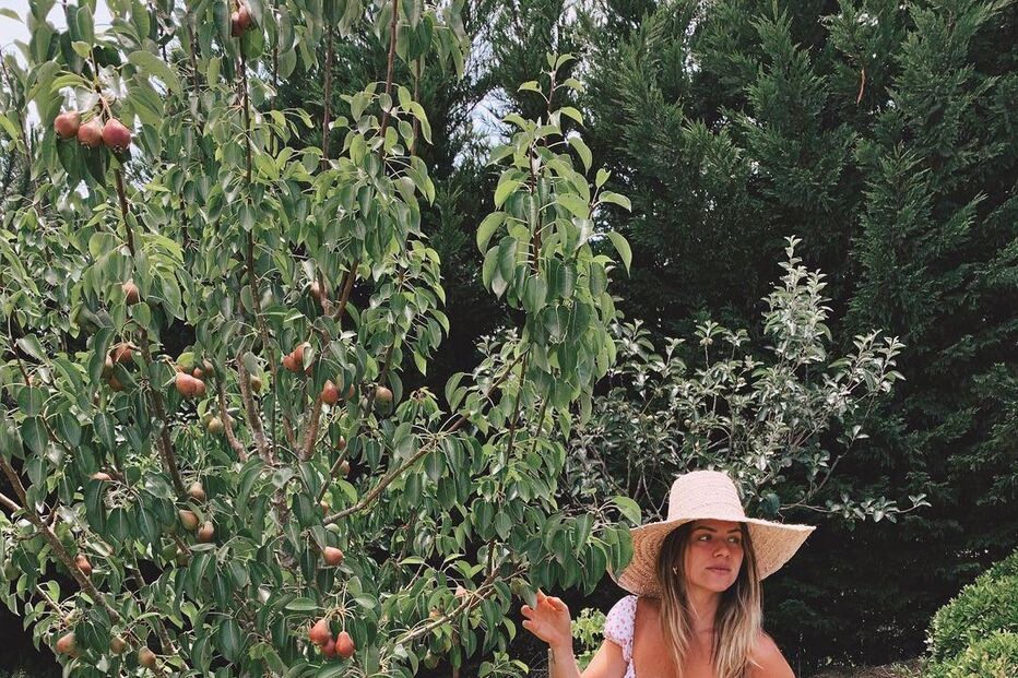 Giovanna Ewbank  partilhou fotos no jardim da sua nova casa, em Portugal