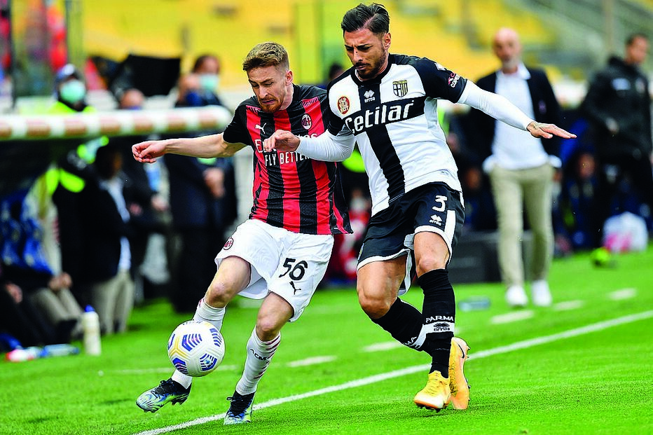 Pezzella (à direita) está próximo de reforçar o FC Porto