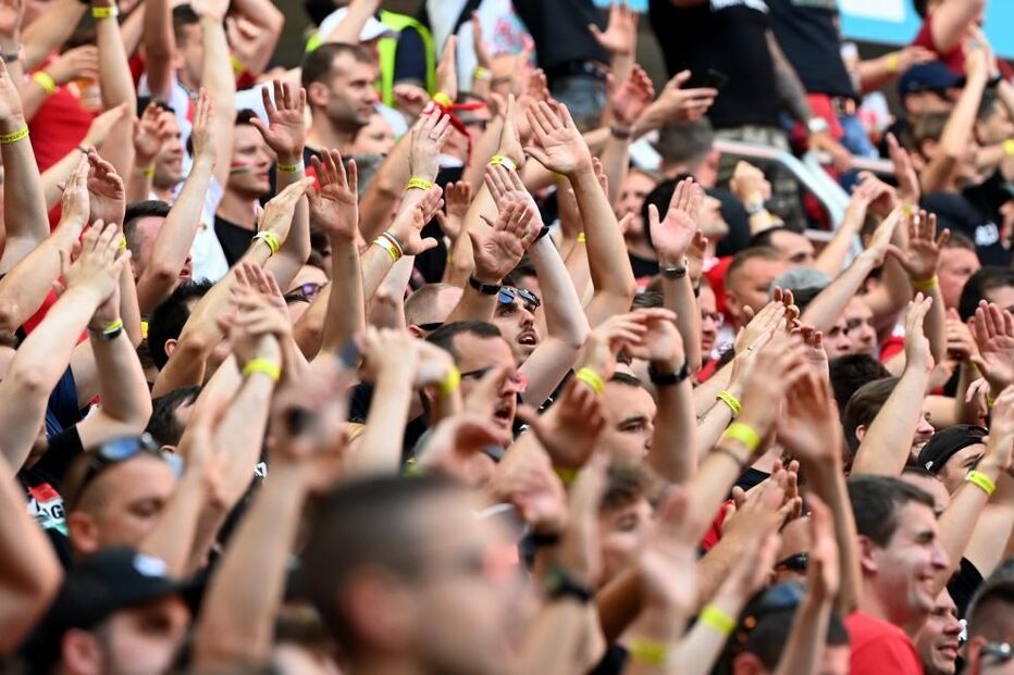 Adeptos lusos em força na Puskas Arena, Budapeste