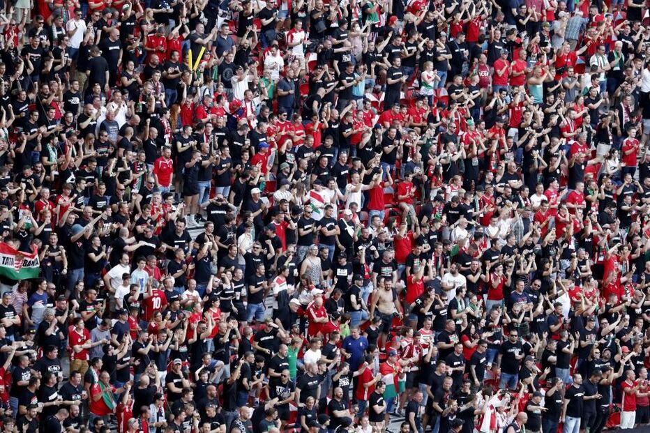 Adeptos lusos em força na Puskas Arena, Budapeste