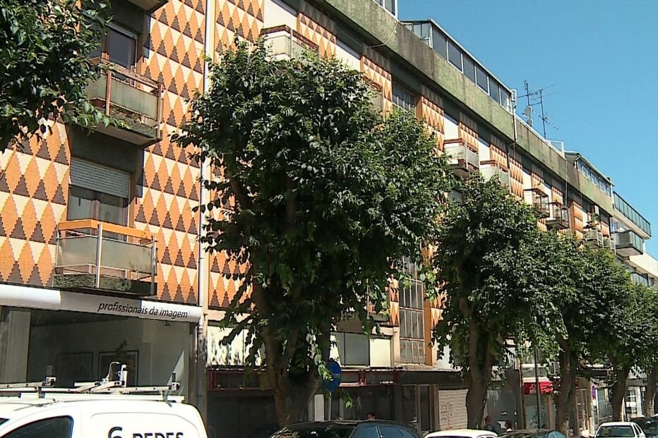 Mulher cai de 2º andar em Guimarães