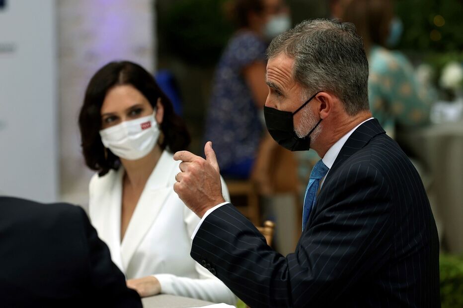 Isabel Díaz Ayuso com o rei Felipe VI