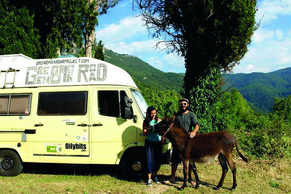 Viajam pelo Mundo em carrinha movida a óleo alimentar usado: Conheça a família de Noah