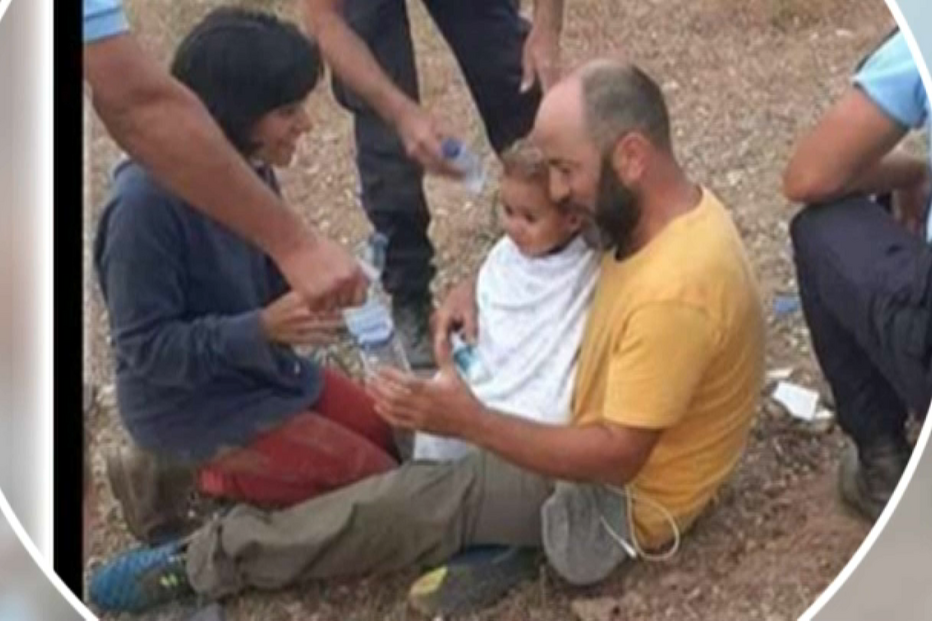 Pai de Noah com a criança