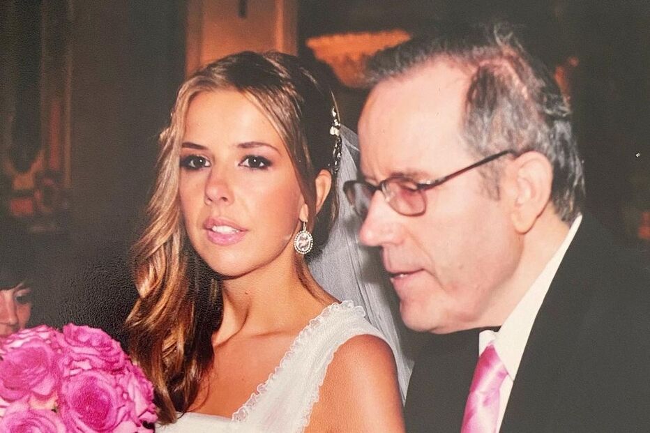 Ana Garcia Martins chora morte do pai