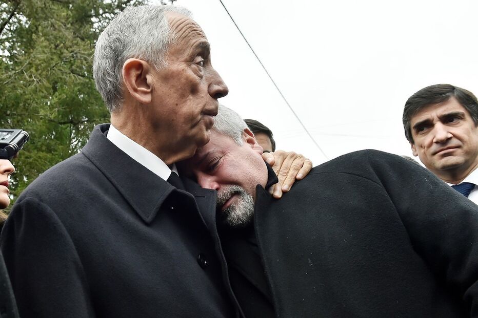 Jorge Dias confortado por Marcelo no dia após a tragédia	