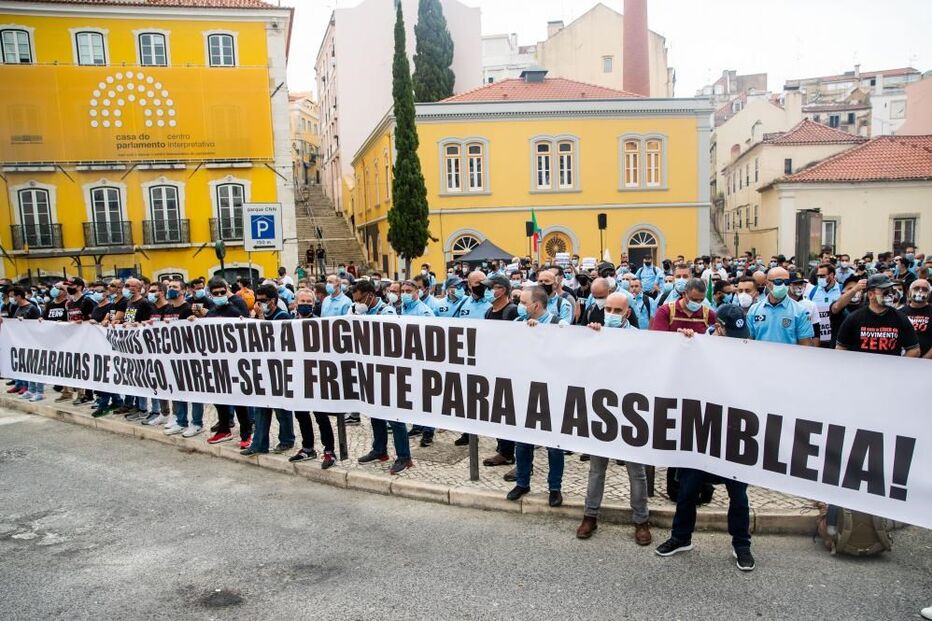 Forças de segurança em protesto