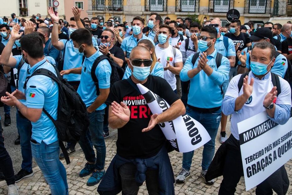 Forças de segurança em protesto