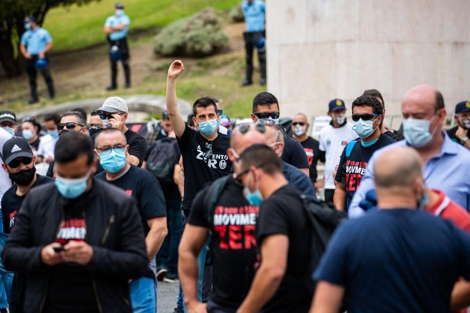 Protesto de polícias em frente à AR