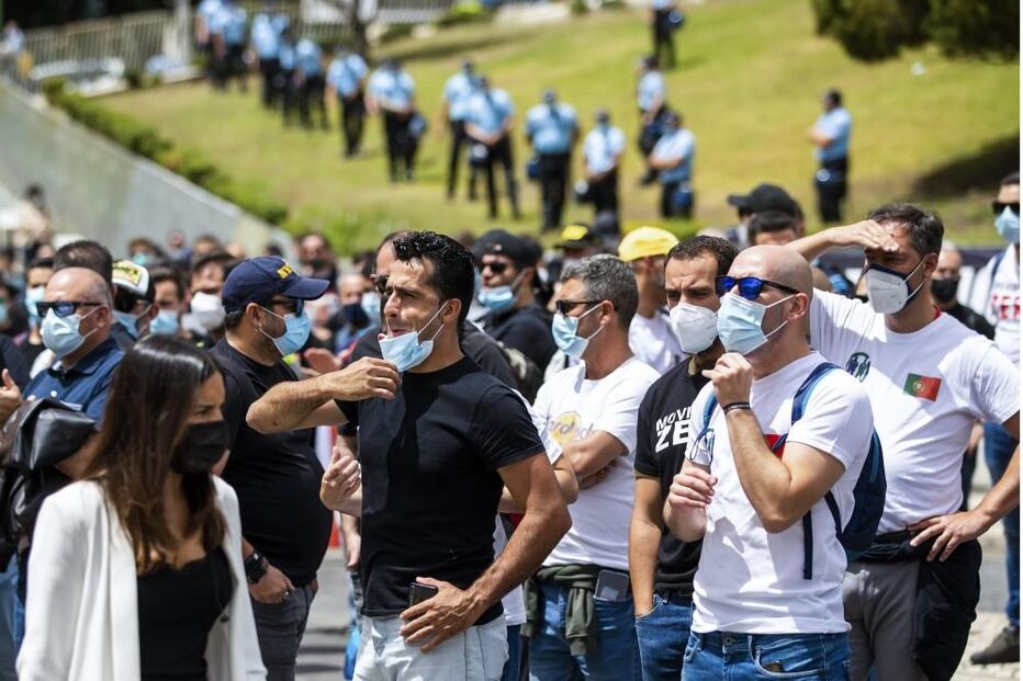 Protesto de polícias em frente à AR
