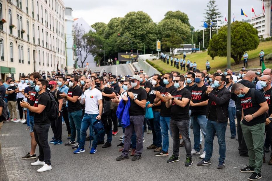 Protesto de polícias em frente à AR