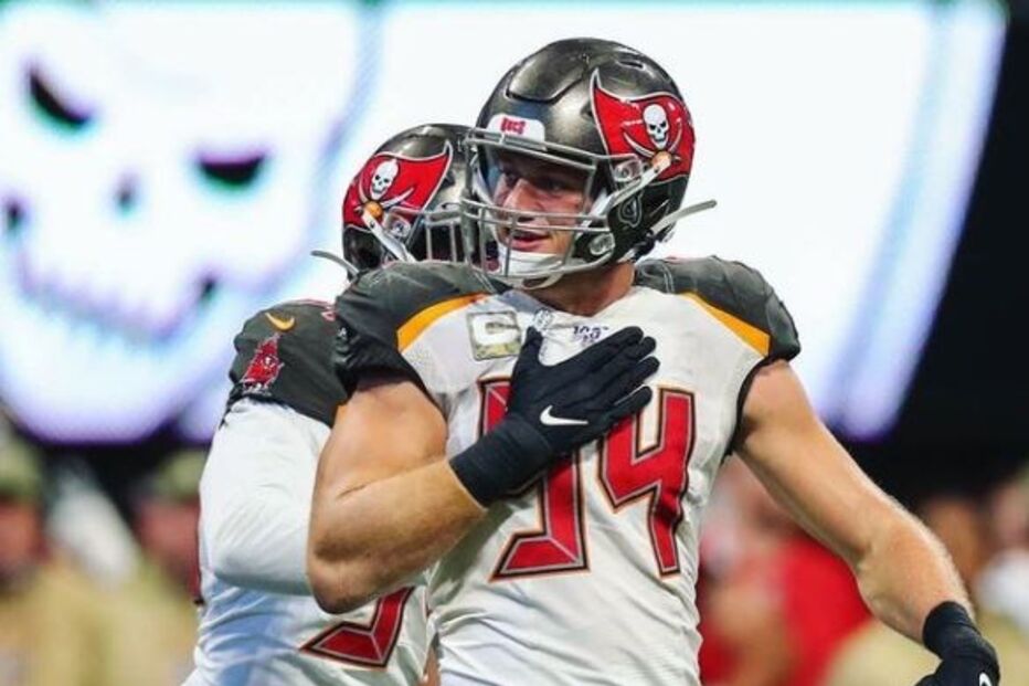 Carl Nassib, jogador de futebol americano da NFL 