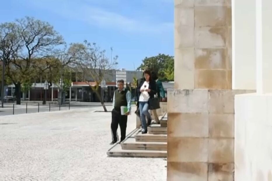 Pastor viola filha menor de fiéis em Tomar