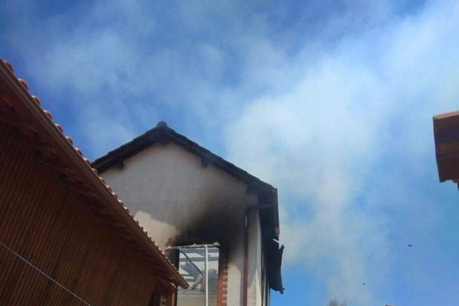 Incêndio destrói casa em Albergaria-a-Velha