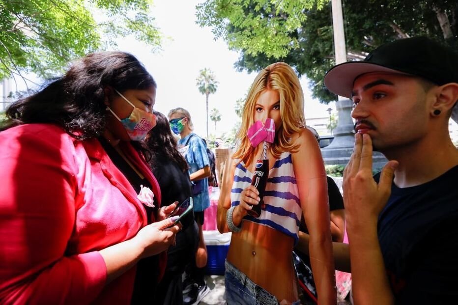 Muitos fãs mobilizaram-se com uma campanha online sob o slogan 