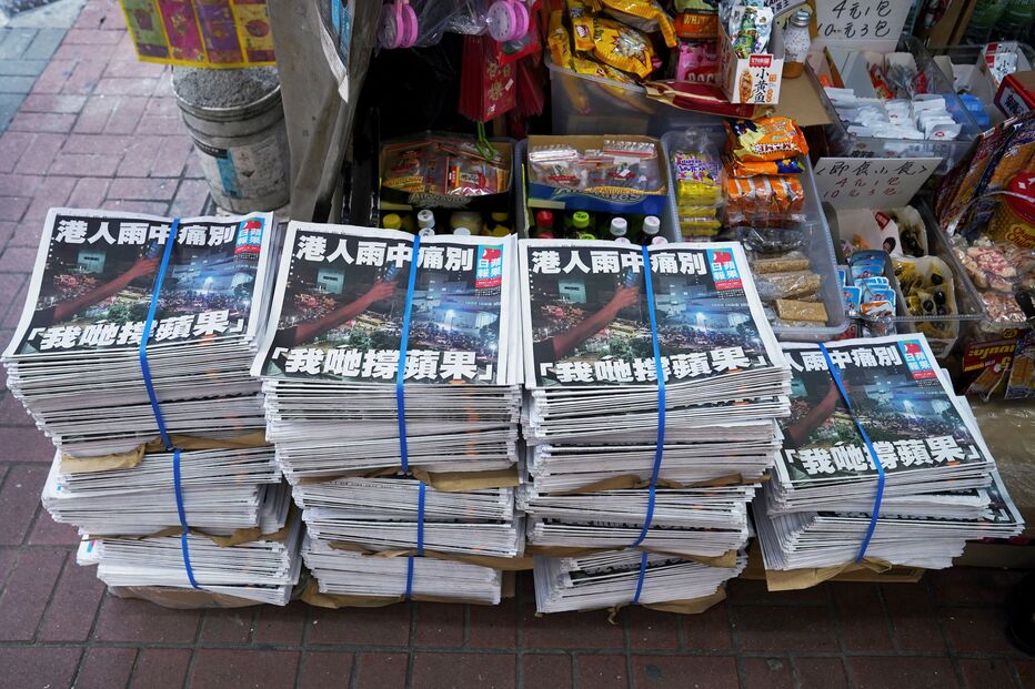 Última edição do jornal Apple Daily de Hong Kong esgota às primeiras horas da manhã