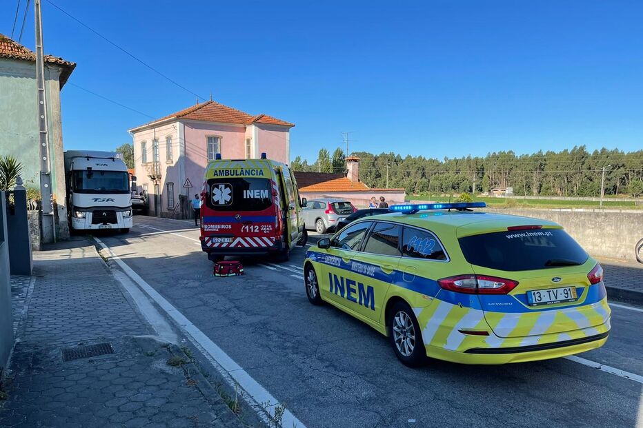 Colisão entre carro e camião em Ovar
