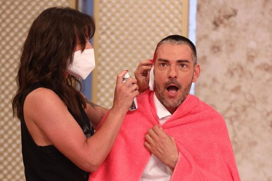 Cláudio Ramos pinta o cabelo pela seleção