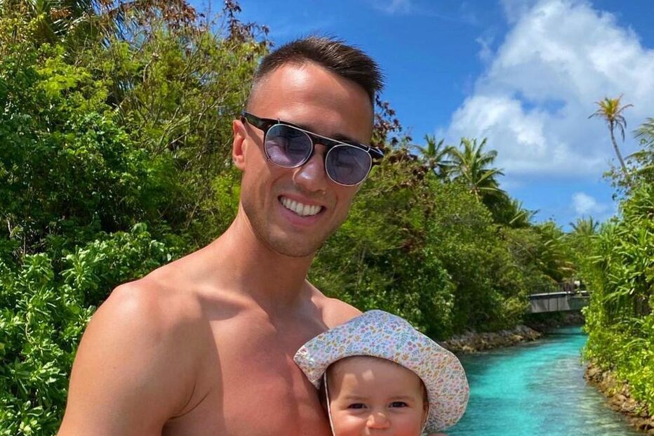 Vlachodimos e a filha nas Maldivas