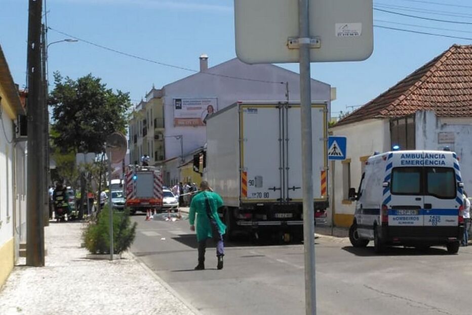 Idosa morre em colisão entre ciclomotor e camião em Almeirim