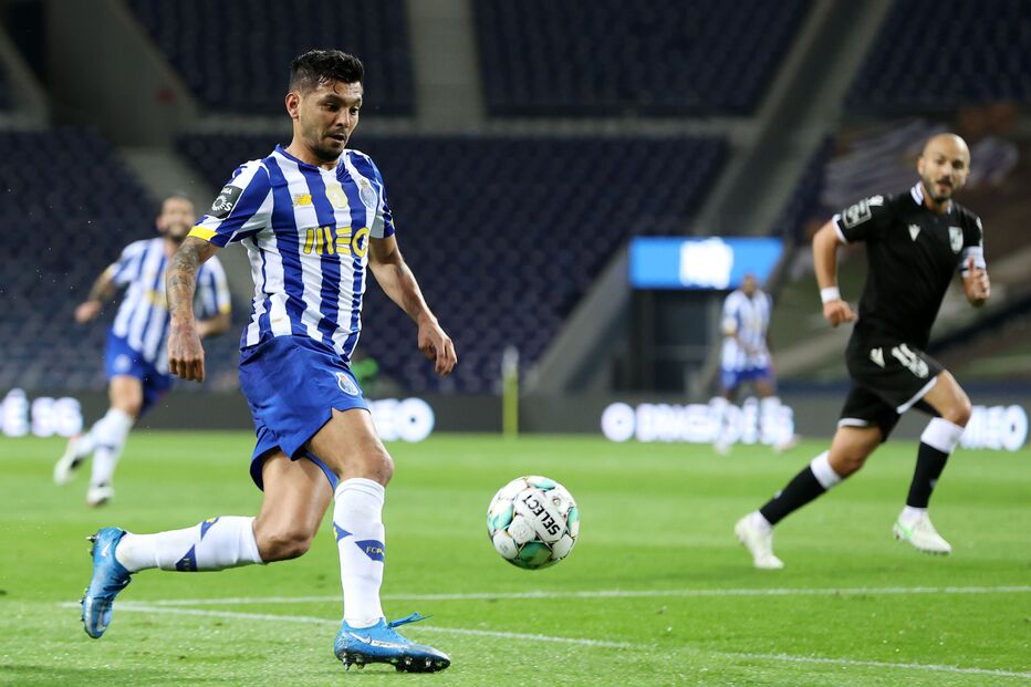 Corona, de 28 anos, termina contrato com os dragões em junho de 2022