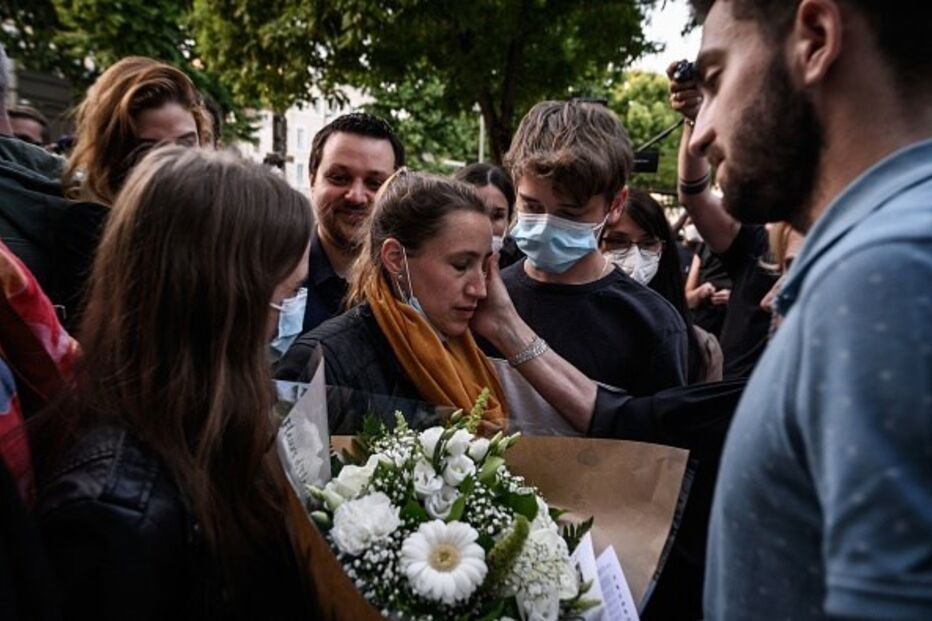 Valérie Bacot foi violada desde os 12 anos pelo padrasto, com quem acabou por casar e ter quatro filhos. Era agredida e forçada a prostituir-se