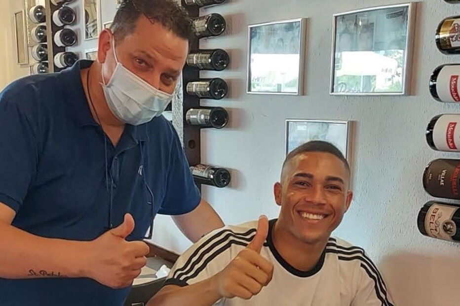 Carlos Vinícius que devia cumprir quarentena apanhado em restaurante na Margem Sul