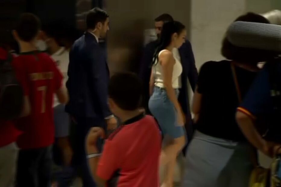 Georgina chega ao hotel após derrota frente à Bélgica