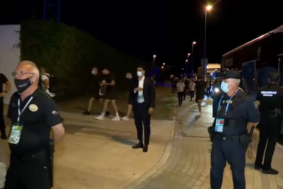 Seleção Nacional chega ao hotel após derrota frente à Bélgica