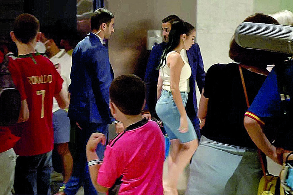 Georgina Rodríguez à chegada ao hotel