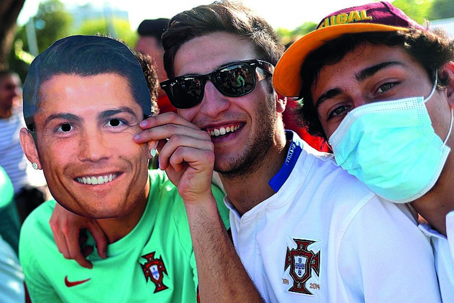 Adeptos portugueses no apoio à Seleção