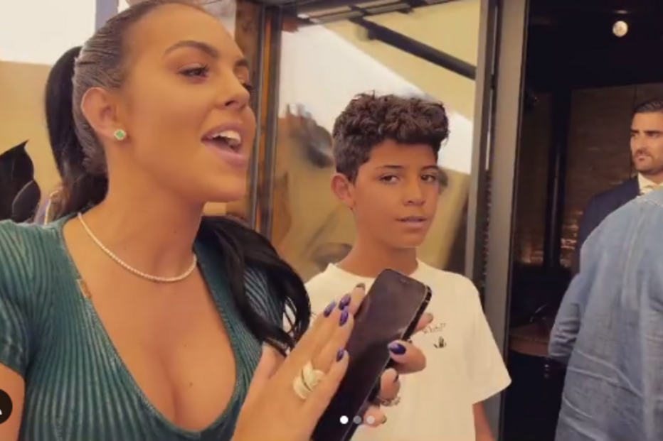 Georgina Rodríguez e Cristianinho em Sevilha