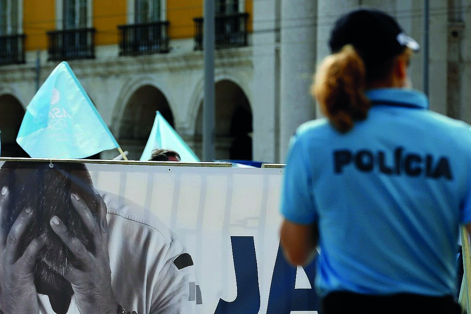 Polícias e militares recusam proposta do Governo e ameaçam com protestos 