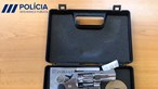 Homem compra revólver ilegal através de site com origem na Eslováquia