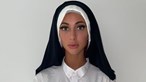 Filha de pastor abandona vida religiosa para se tornar milionária a vender fotos nua