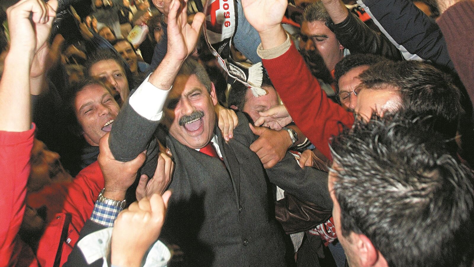 Em 2003, na primeira eleição, Vieira  bateu o recorde do seu antecessor, Manuel Damásio, com 87% dos votos, superando por clara margem o seu principal opositor, Jaime Antunes 