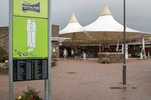 Ebbw Vale's Festival Park, antigo e movimentado centro comercial no País de Gales