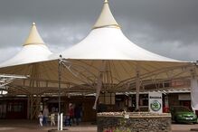 Ebbw Vale's Festival Park, antigo e movimentado centro comercial no País de Gales