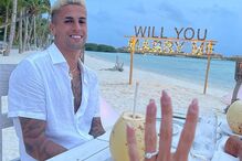 João Cancelo pediu a namorada em casamento