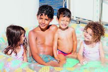 Cristiano Ronaldo de férias com a família mostra sorrisos e alegria a bordo de iate de luxo