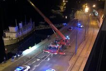 Homem morre em despiste de carro que caiu ao rio douro no Porto. Mulher ficou ferida