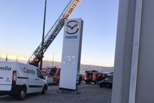 Incêndio deflagra em armazém da Citroën na zona industrial de Vila Real