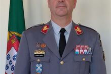 Nuno Lemos Pires, brigadeiro-general, exerceu funções na Escola Prática de Infantaria e nos serviços de informação das forças da NATO estacionadas em Valência, Espanha