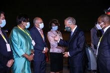 Portugal entrega a Angola primeira remessa de 50 mil vacinas contra a Covid-19