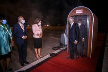 Portugal entrega a Angola primeira remessa de 50 mil vacinas contra a Covid-19