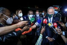 Portugal entrega a Angola primeira remessa de 50 mil vacinas contra a Covid-19