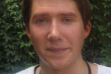 Oli London antes das cirurgias